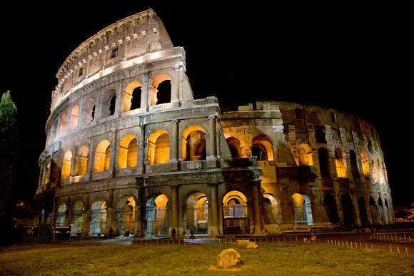 Night shot of the Colosseum